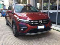 Begagnad Dacia Sandero Comfort 91 HK (66 kW) 2022 Röd Sedan