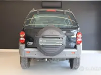 Second-hand Jeep Cherokee Sport 163 CP (119 kW) 2006 Negru SUV