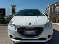 Usata Peugeot 208 Access 68 CV (50 kW) 2014 Bianco Utilitaria