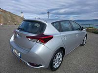 Usata Toyota Auris Hybrid Active 99 CV (72 kW) 2016 Argento Berlina