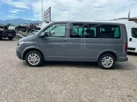 Usata VW Caravelle 150 CV (110 kW) 2023 Grigio scuro metallizzato Furgone