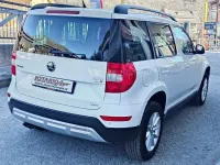 Usata Skoda Yeti Outdoor Ambition 110 CV (80 kW) 2017 Bianco SUV