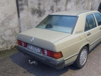 Usata Mercedes 190 122 CV (89 kW) 1983 Verde Berlina