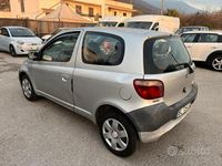 Usata Toyota Yaris 68 CV (50 kW) 2000 Grigio Berlina