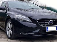 Usata Volvo V40 Momentum 150 CV (110 kW) 2014 Nero Berlina