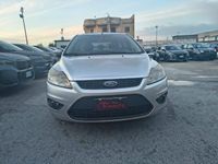 Begagnad Ford Focus Titanium 90 HK (66 kW) 2008 Silver Kombi