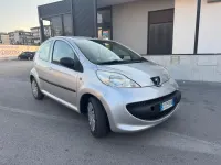 Usata Peugeot 107 68 CV (50 kW) 2005 Argento Utilitaria