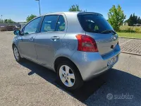 Usata Toyota Yaris Sol 90 CV (66 kW) 2006 Grigio Berlina