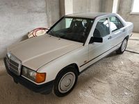 Usata Mercedes 190 72 CV (52 kW) 1984 Bianco Berlina