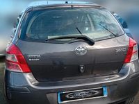 Usata Toyota Yaris Sol 90 CV (66 kW) 2010 Grigio Utilitaria