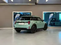Usata Mini Cooper Favoured 114 kW (156 CV) 2025 Ocean wave green Utilitaria