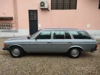 Usado Mercedes 200 109 CV (80 kW) 1983 Azul Familiar