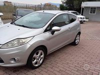 Usata Ford Fiesta 97 CV (71 kW) 2010 Grigio Utilitaria