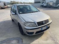 Usata Fiat Punto Dynamic 69 CV (50 kW) 2004 Grigio Utilitaria