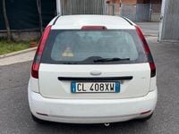 Usata Ford Fiesta 68 CV (50 kW) 2003 Bianco Utilitaria