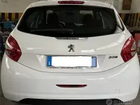 Usata Peugeot 208 68 CV (50 kW) 2013 Bianco Utilitaria
