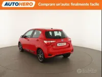 Usata Toyota Yaris Hybrid 73 CV (53 kW) 2018 Rosso Berlina