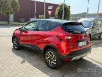 Usata Renault Captur 90 CV (66 kW) 2017 Rosso SUV