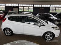 Usata Ford Fiesta Titanium 71 CV (52 kW) 2012 Bianco Berlina