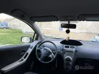 Usata Toyota Yaris 100 CV (73 kW) 2009 Grigio Utilitaria