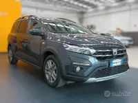 Usata Dacia Jogger Comfort 101 CV (74 kW) 2022 Grigio Monovolume