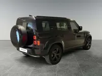 Usata Land Rover Defender SE 200 CV (147 kW) 2023 Santorini black SUV