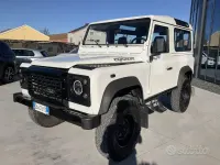 Usata Land Rover Defender 122 CV (89 kW) 2007 Bianco Station wagon