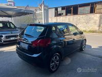 Usata Kia Venga 90 CV (66 kW) 2015 Nero Utilitaria