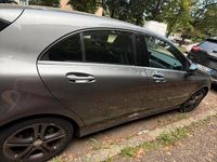 Usata Mercedes A180 122 CV (89 kW) 2015 Grigio Berlina