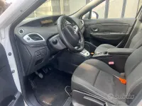 Usata Renault Scénic Dynamique 130 CV (95 kW) 2011 Bianco Monovolume