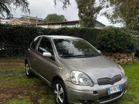 Usata Toyota Yaris Sol 69 CV (50 kW) 2005 Marrone Berlina