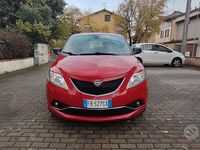 Usata Lancia Ypsilon Silver 69 CV (50 kW) 2015 Rosso Utilitaria