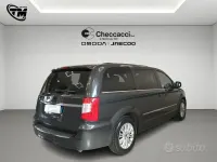 Usata Lancia Voyager Platinum 163 CV (119 kW) 2013 Grigio Monovolume