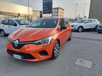 Usata Renault Clio V SE 65 CV (47 kW) 2023 Arancione Berlina