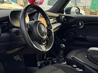 Begagnad Mini ONE 75 HK (55 kW) 2022 Svart Halvkombi