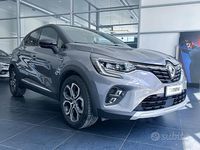 Usata Renault Captur Techno 145 CV (106 kW) 2022 Grigio cassiopea + tetto nero etoilé SUV