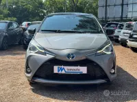 Usata Toyota Yaris Hybrid Active 101 CV (74 kW) 2018 Grigio Berlina