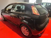 Usado Fiat Punto Lounge 77 CV (56 kW) 2014 Negro Utilitario