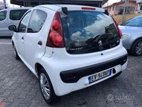Usata Peugeot 107 68 CV (50 kW) 2014 Bianco Utilitaria