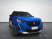 Usata Peugeot e-2008 GT 100 kW (136 CV) 2021 Blu tetto nero SUV