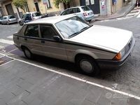 Usata Alfa Romeo 75 110 CV (80 kW) 1987 Grigio Berlina