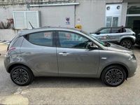 usata Lancia Ypsilon 1.0 firefly hybrid Silver s&s 70cv 5p.ti