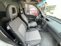 Usata Opel Combo 101 CV (74 kW) 2008 Bianco Monovolume