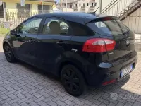 Usata Kia Rio 85 CV (62 kW) 2011 Nero Berlina
