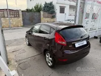 Usata Ford Fiesta Titanium 71 CV (52 kW) 2011 Marrone Berlina