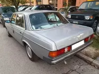 Usata Mercedes 200 109 CV (80 kW) 1984 Grigio Berlina
