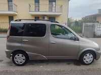 Usata Toyota Yaris Verso 2004 Grigio Monovolume