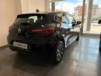 Usata Renault Clio V Equilibre 101 CV (74 kW) 2023 Nero Berlina