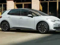 Nuova VW ID.3 Pure 125 kW (170 CV) 2026 Glacier white metallizzato nero Utilitaria