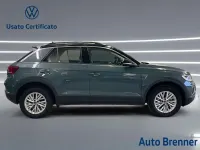 Usata VW T-Roc Life 150 CV (110 kW) 2024 Petroleum blue metallizzato ne SUV